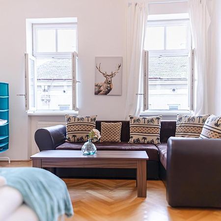 Amazing 2Br City Stay, Wiener Stadthalle Kültér fotó