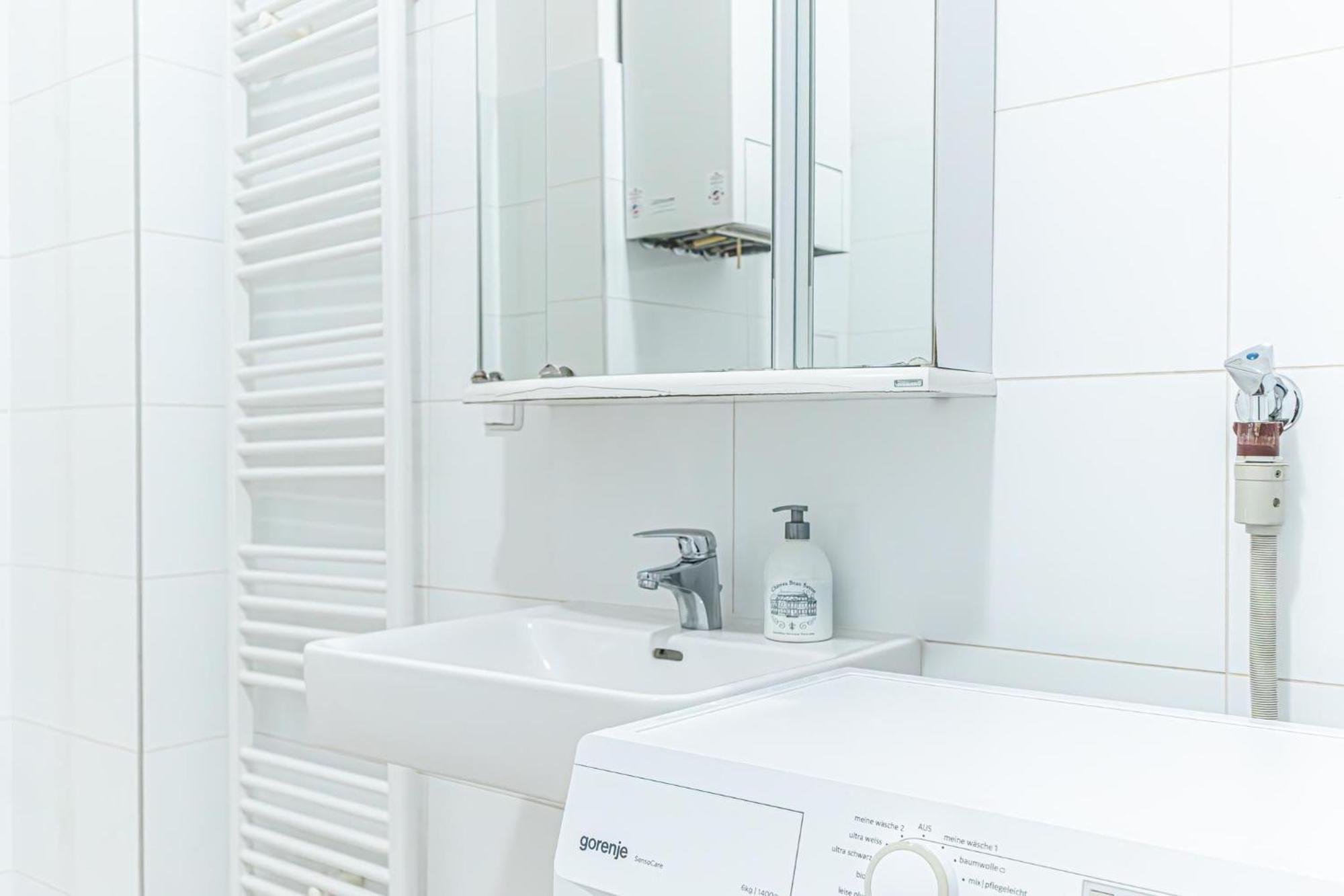 Amazing 2Br City Stay, Wiener Stadthalle Kültér fotó
