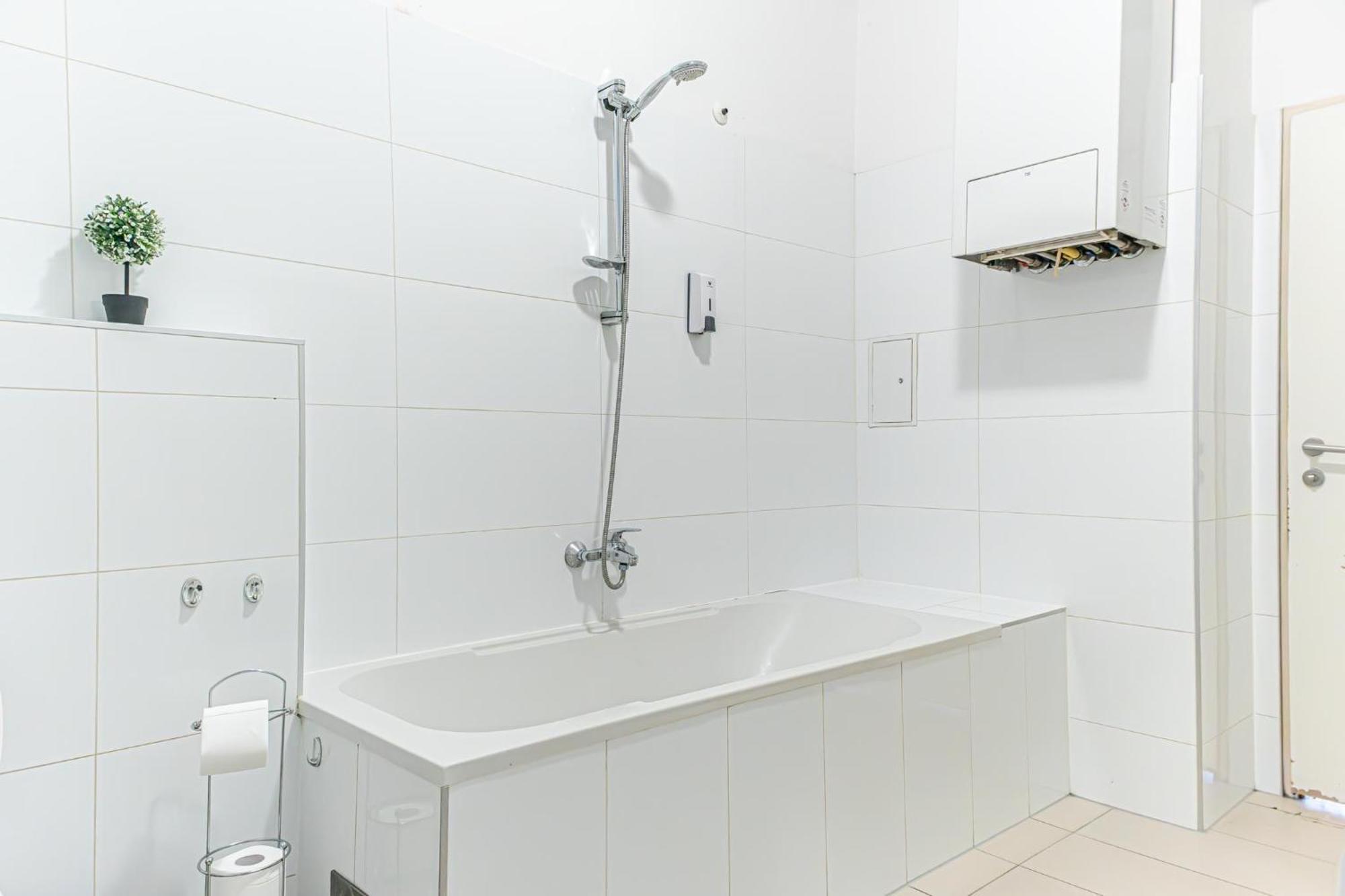 Amazing 2Br City Stay, Wiener Stadthalle Kültér fotó